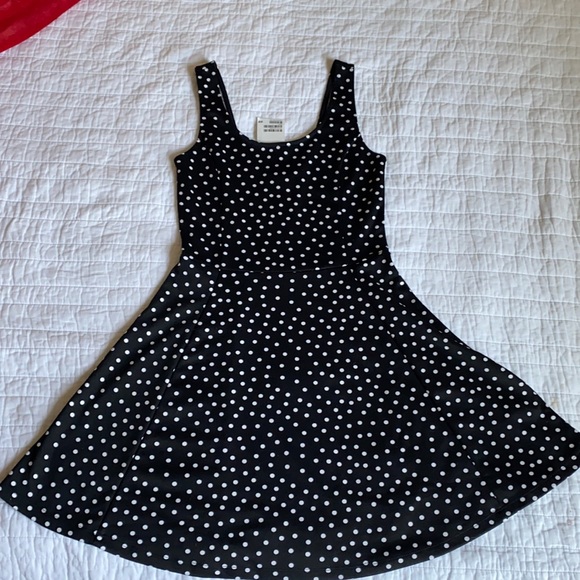 H&M Dresses & Skirts - $7 TODAY Divided H&M Polka Dot Skater Dress Size 6